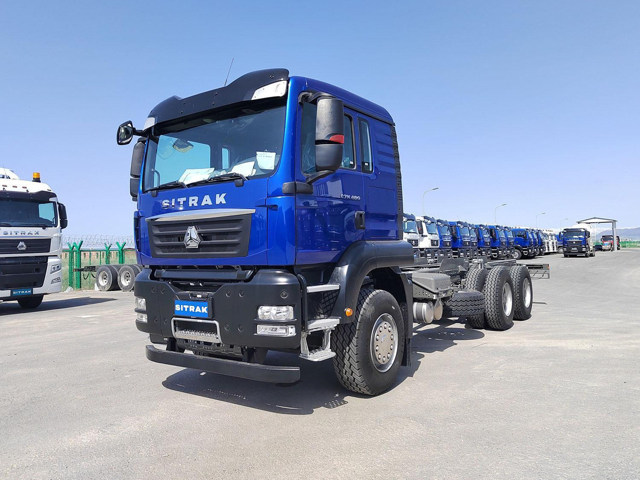 Шасси SITRAK C7H 6x4 480 пневма, АКПП+РЕТ+КОМ, 5100 - Грузовик-шасси: фото 1 Шасси SITRAK C7H 6x4 480 пневма, АКПП+РЕТ+КОМ, 5100 - Грузовик-шасси: фото 1