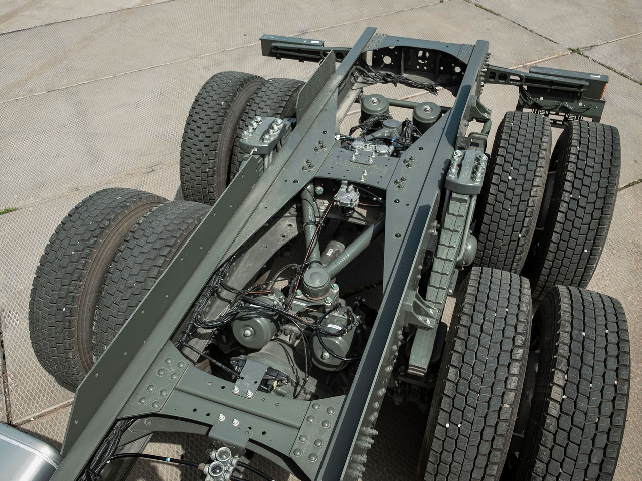 Шасси SITRAK C7H 6x4 480 рессоры, АКПП+КОМ, 3800 - Грузовик-шасси: фото 4 Шасси SITRAK C7H 6x4 480 рессоры, АКПП+КОМ, 3800 - Грузовик-шасси: фото 4