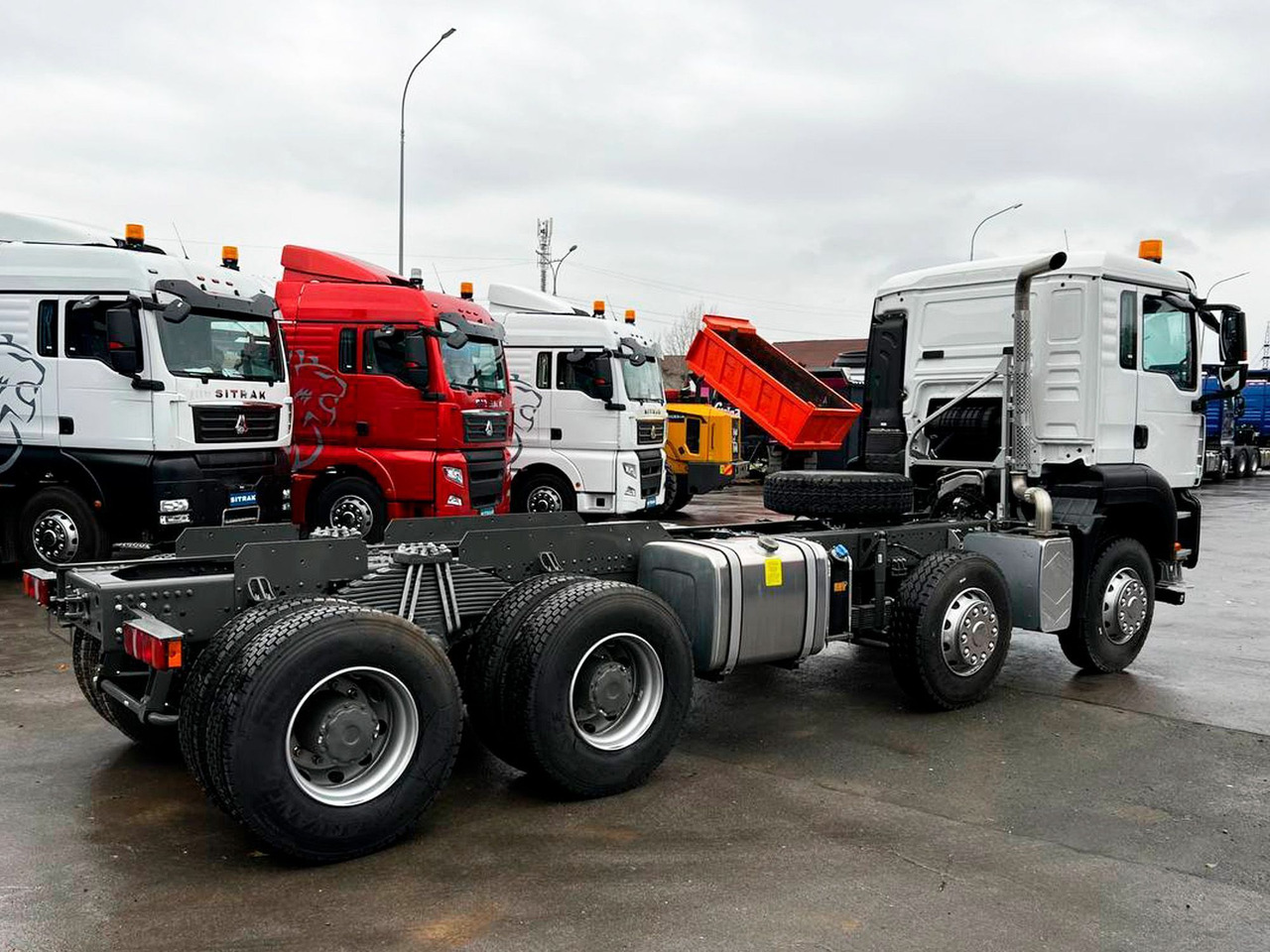 Шасси SITRAK C7H 8x4 480 рессоры, АКПП+КОМ, 3000 - Грузовик-шасси: фото 4 Шасси SITRAK C7H 8x4 480 рессоры, АКПП+КОМ, 3000 - Грузовик-шасси: фото 4