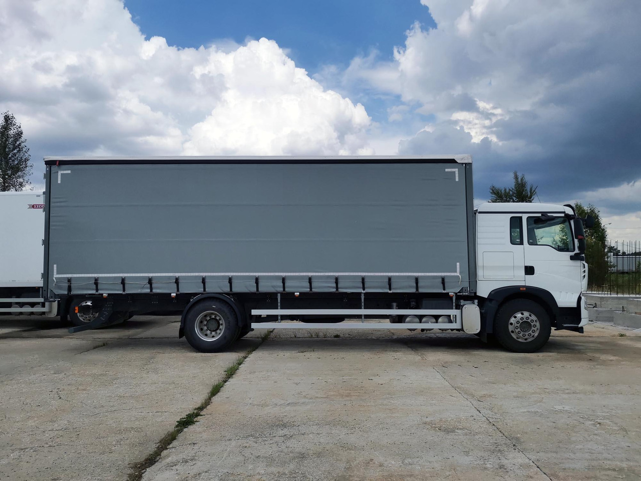 Шторный фургон ЗЗСА на шасси HOWO T5G 4x2 - Тентованный грузовик: фото 4 Шторный фургон ЗЗСА на шасси HOWO T5G 4x2 - Тентованный грузовик: фото 4