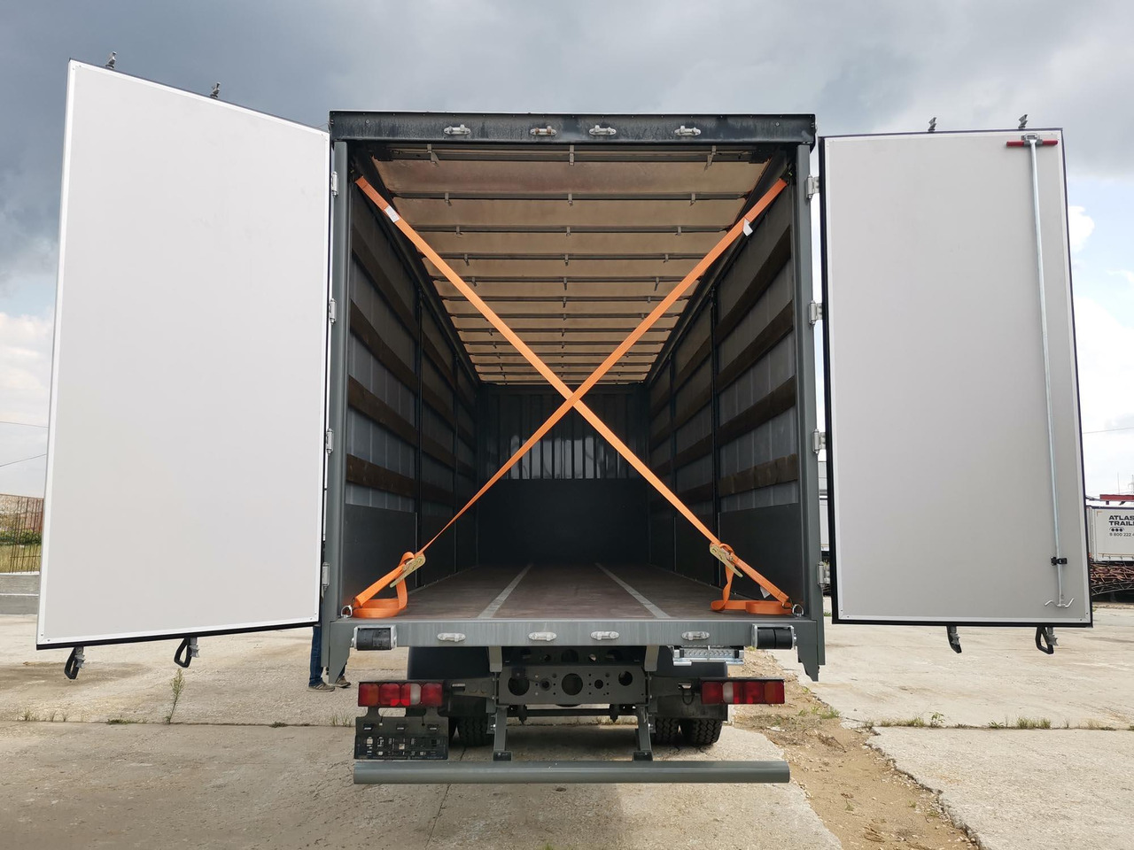 Новый Тентованный грузовик Шторный фургон ЗЗСА на шасси HOWO T5G 4x2: фото 7 Новый Тентованный грузовик Шторный фургон ЗЗСА на шасси HOWO T5G 4x2: фото 7