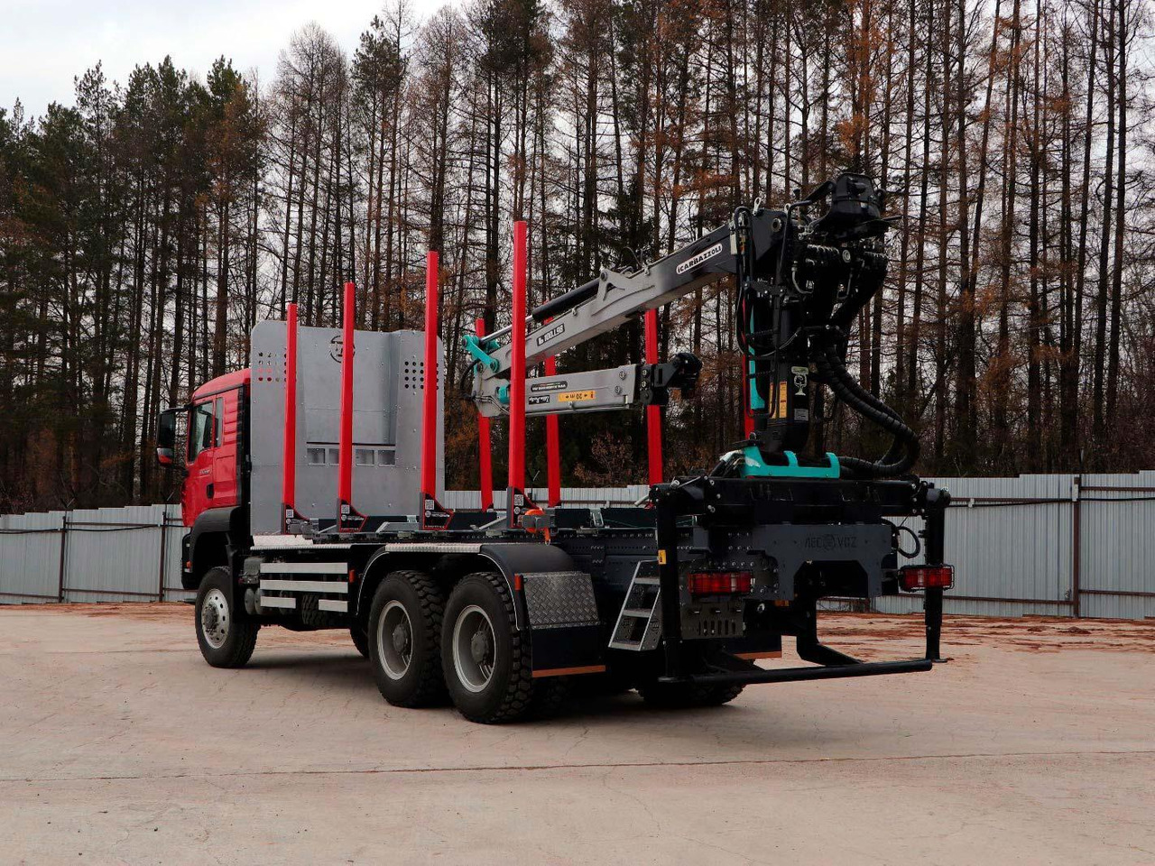 Сортиментовоз с ГМУ ICARBAZZOLI IB 100 L98 на шасси HOWO T5G 6x6 - Лесовоз, сортиментовоз, Автоманипулятор: фото 3 Сортиментовоз с ГМУ ICARBAZZOLI IB 100 L98 на шасси HOWO T5G 6x6 - Лесовоз, сортиментовоз, Автоманипулятор: фото 3