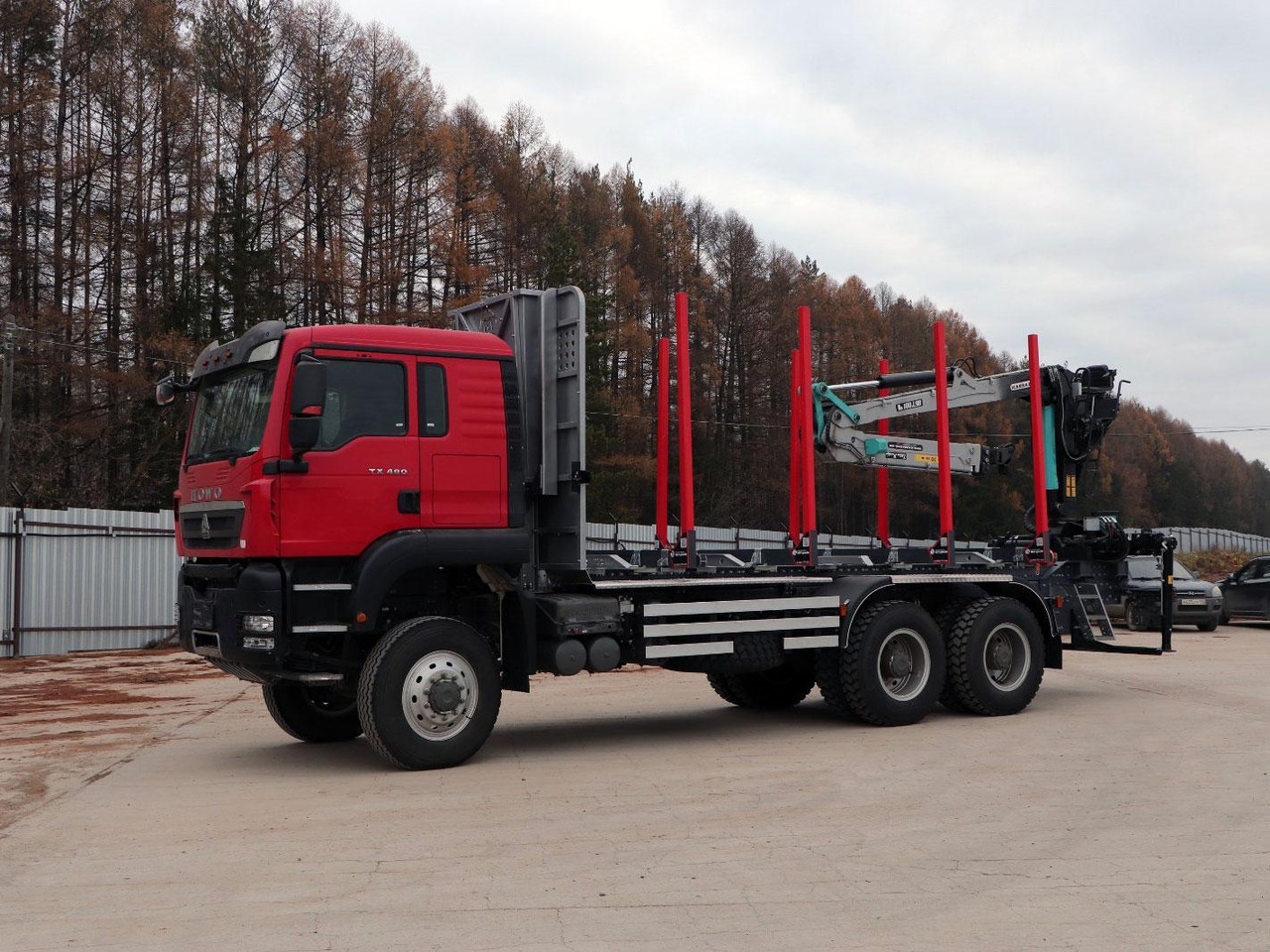 Сортиментовоз с ГМУ ICARBAZZOLI IB 100 L98 на шасси HOWO T5G 6x6 - Лесовоз, сортиментовоз, Автоманипулятор: фото 2 Сортиментовоз с ГМУ ICARBAZZOLI IB 100 L98 на шасси HOWO T5G 6x6 - Лесовоз, сортиментовоз, Автоманипулятор: фото 2