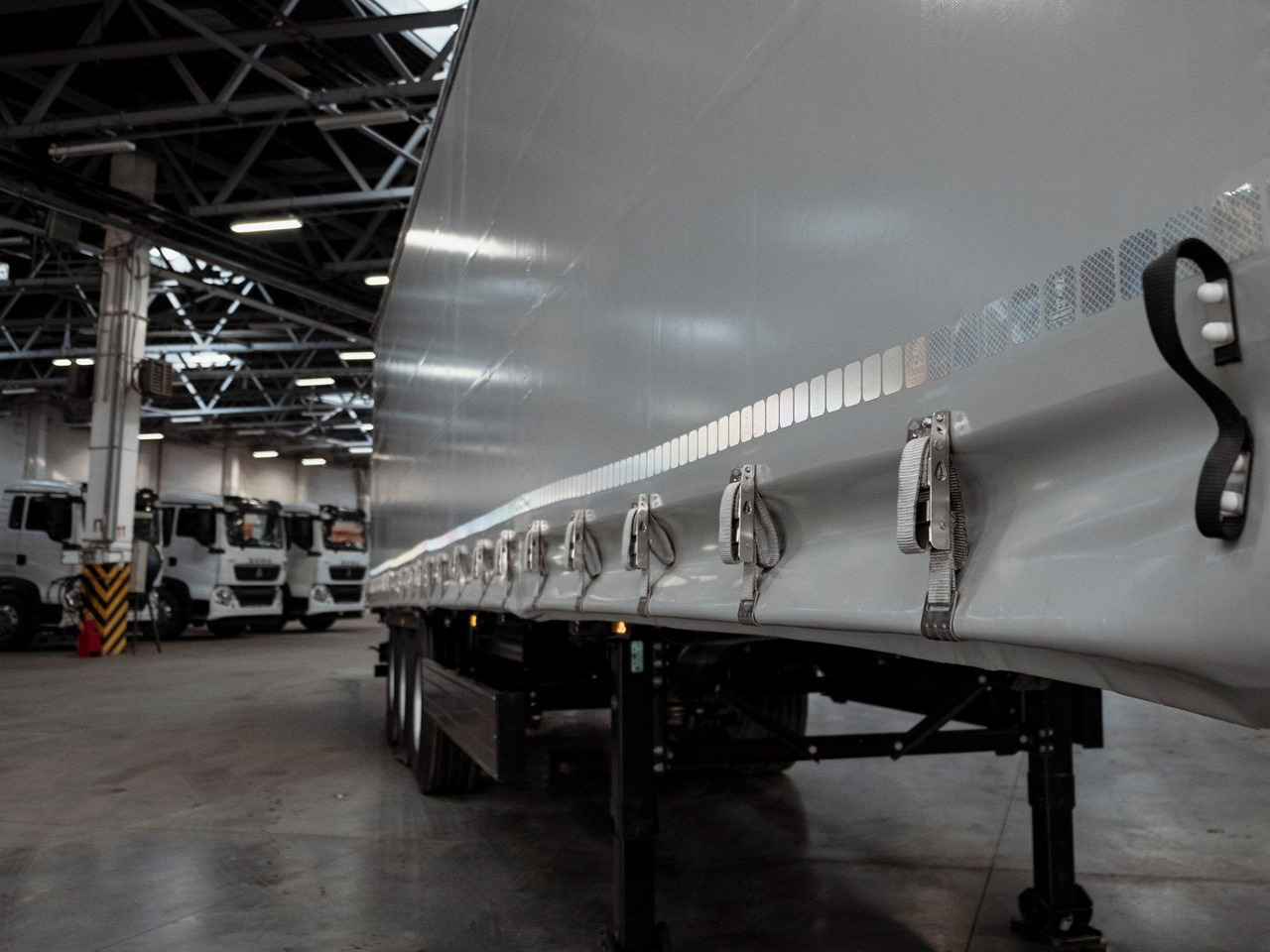 Сцепка: тягач SITRAK с полуприцепом 13,6 м - Тягач, Тентованный полуприцеп: фото 3 Сцепка: тягач SITRAK с полуприцепом 13,6 м - Тягач, Тентованный полуприцеп: фото 3