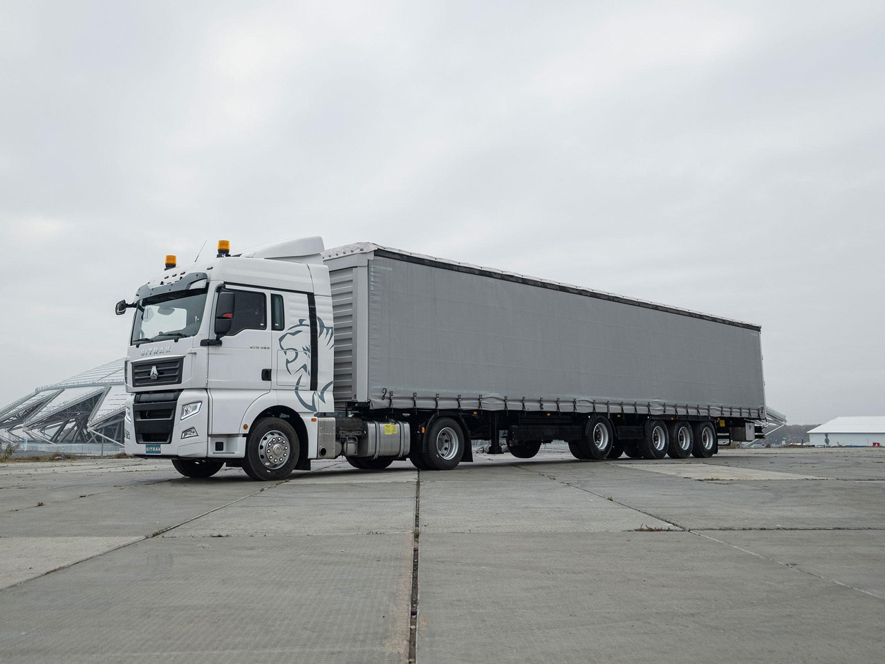 Сцепка: тягач SITRAK с полуприцепом 16 м - Тягач, Тентованный полуприцеп: фото 1 Сцепка: тягач SITRAK с полуприцепом 16 м - Тягач, Тентованный полуприцеп: фото 1