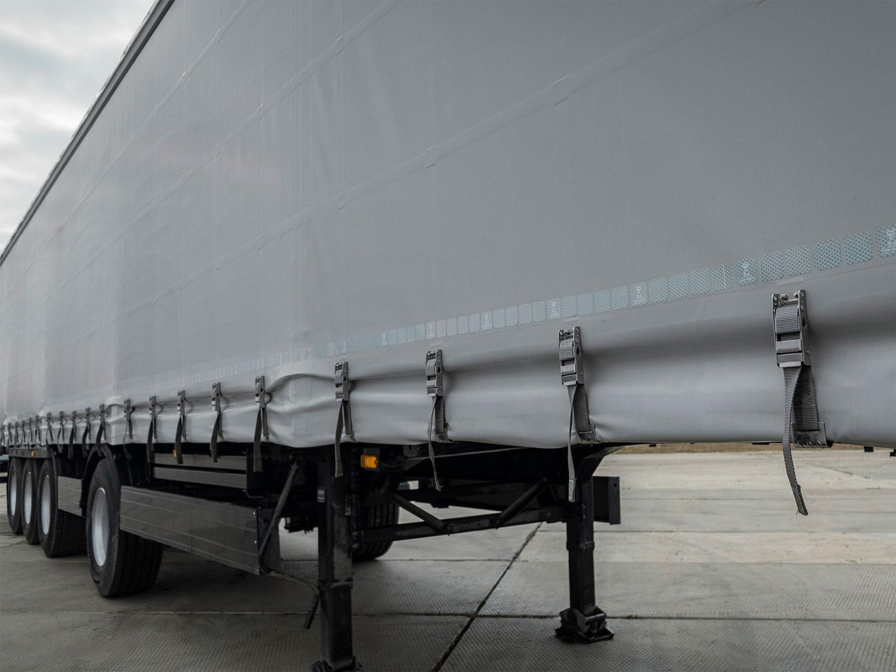 Сцепка: тягач SITRAK с полуприцепом 16 м - Тягач, Тентованный полуприцеп: фото 5 Сцепка: тягач SITRAK с полуприцепом 16 м - Тягач, Тентованный полуприцеп: фото 5