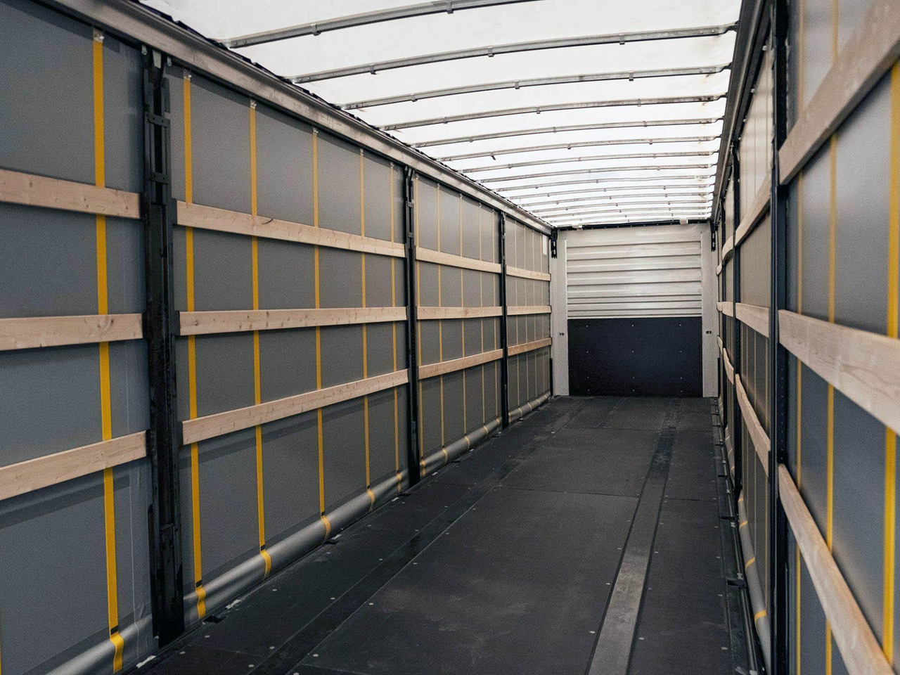 Новый Тягач, Тентованный полуприцеп Сцепка: тягач SITRAK с полуприцепом 16 м: фото 9 Новый Тягач, Тентованный полуприцеп Сцепка: тягач SITRAK с полуприцепом 16 м: фото 9