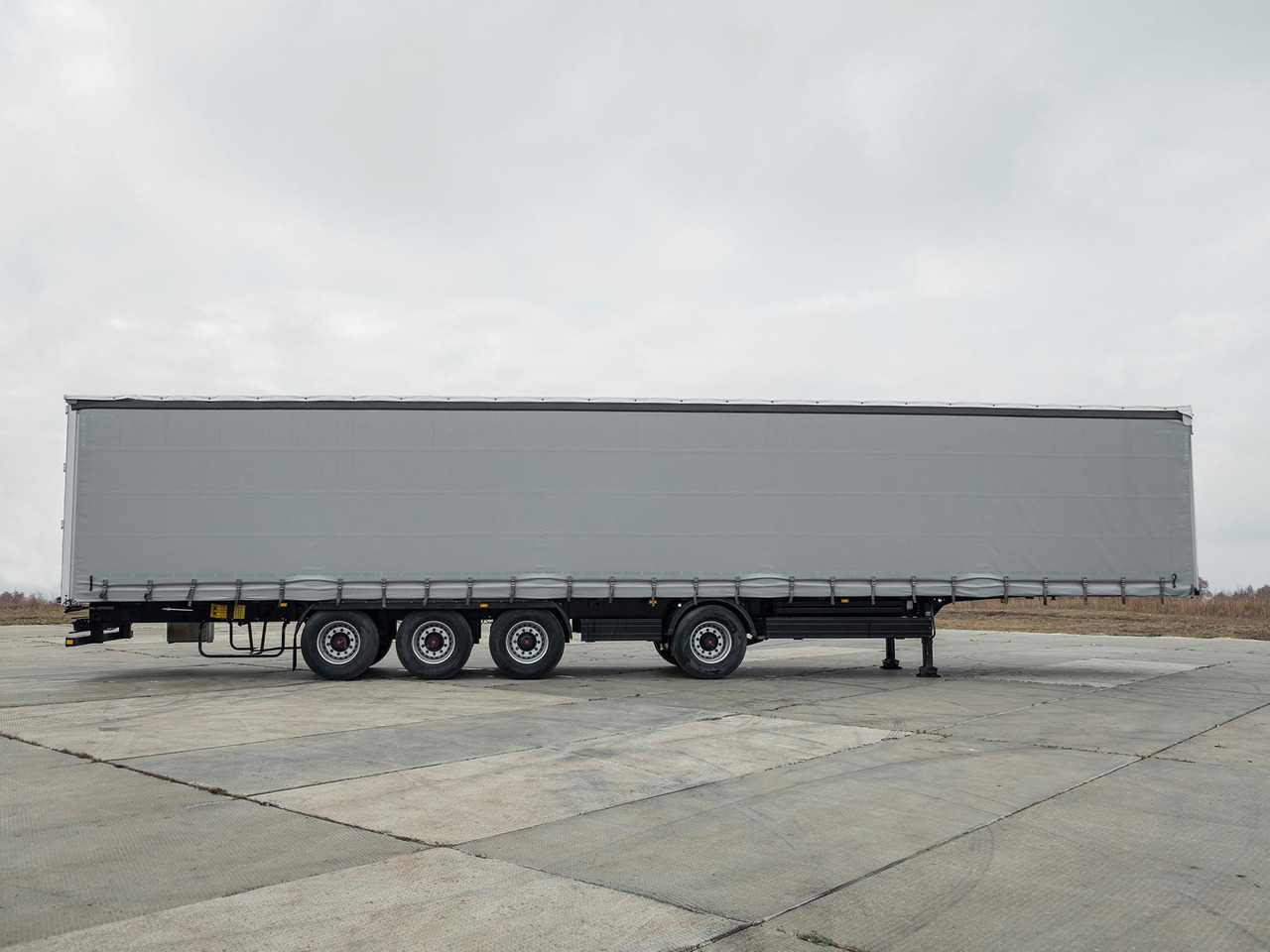 Сцепка: тягач SITRAK с полуприцепом 16 м - Тягач, Тентованный полуприцеп: фото 3 Сцепка: тягач SITRAK с полуприцепом 16 м - Тягач, Тентованный полуприцеп: фото 3