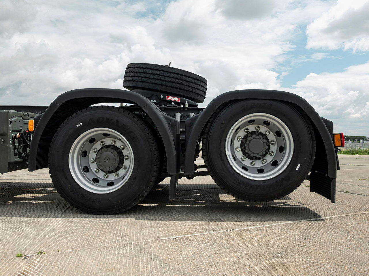 ТЯГАЧ SITRAK C7H 6x2 480 АКПП+РЕТ+КОМ, ПНЕВМА, ADR, G(П), 1150 - Тягач: фото 4 ТЯГАЧ SITRAK C7H 6x2 480 АКПП+РЕТ+КОМ, ПНЕВМА, ADR, G(П), 1150 - Тягач: фото 4