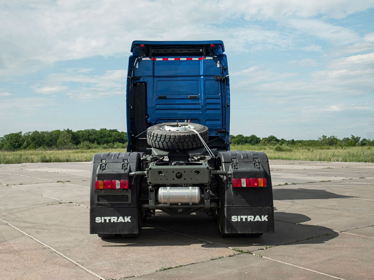 ТЯГАЧ SITRAK C7H 6x4 540 МКПП+РЕТ, УСИЛЕННЫЕ РЕССОРЫ, G(М), 1400, 3.5Д - Тягач: фото 4 ТЯГАЧ SITRAK C7H 6x4 540 МКПП+РЕТ, УСИЛЕННЫЕ РЕССОРЫ, G(М), 1400, 3.5Д - Тягач: фото 4