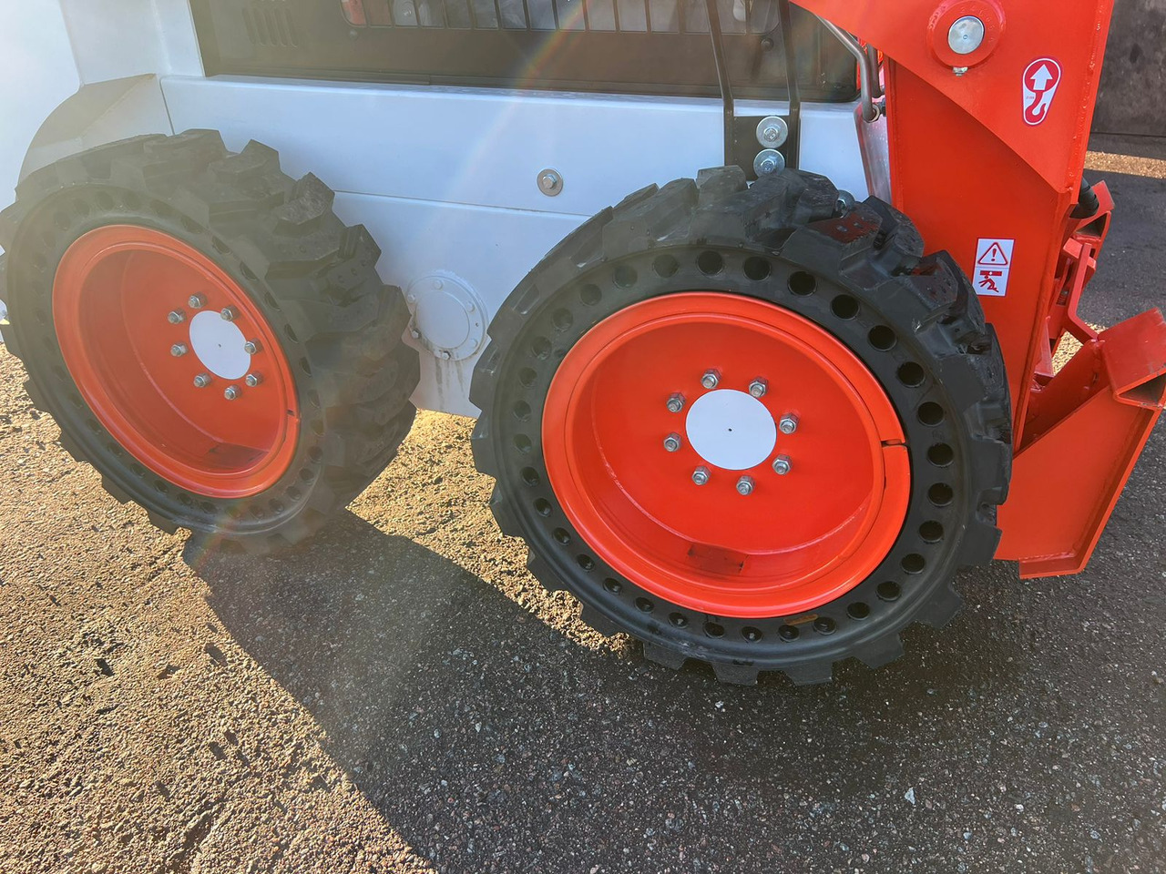 Мини-погрузчик SDTW TWS65 - Мини-погрузчик (с бортовым поворотом): фото 5 Мини-погрузчик SDTW TWS65 - Мини-погрузчик (с бортовым поворотом): фото 5