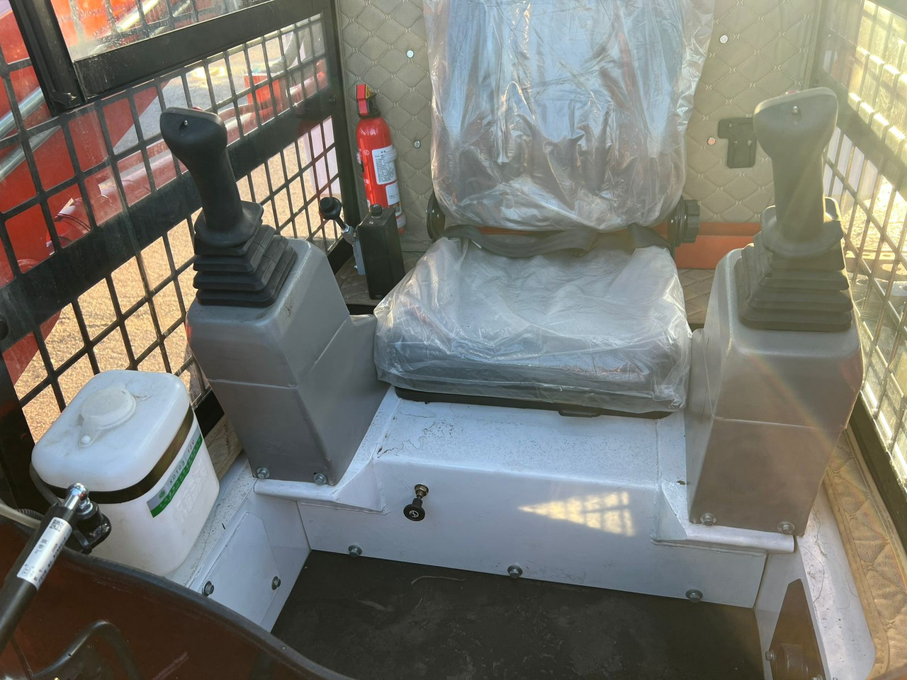 Мини-погрузчик SDTW TWS65 - Мини-погрузчик (с бортовым поворотом): фото 2 Мини-погрузчик SDTW TWS65 - Мини-погрузчик (с бортовым поворотом): фото 2