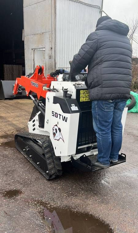 SDTW TW850 - Мини-погрузчик (с бортовым поворотом): фото 2 SDTW TW850 - Мини-погрузчик (с бортовым поворотом): фото 2