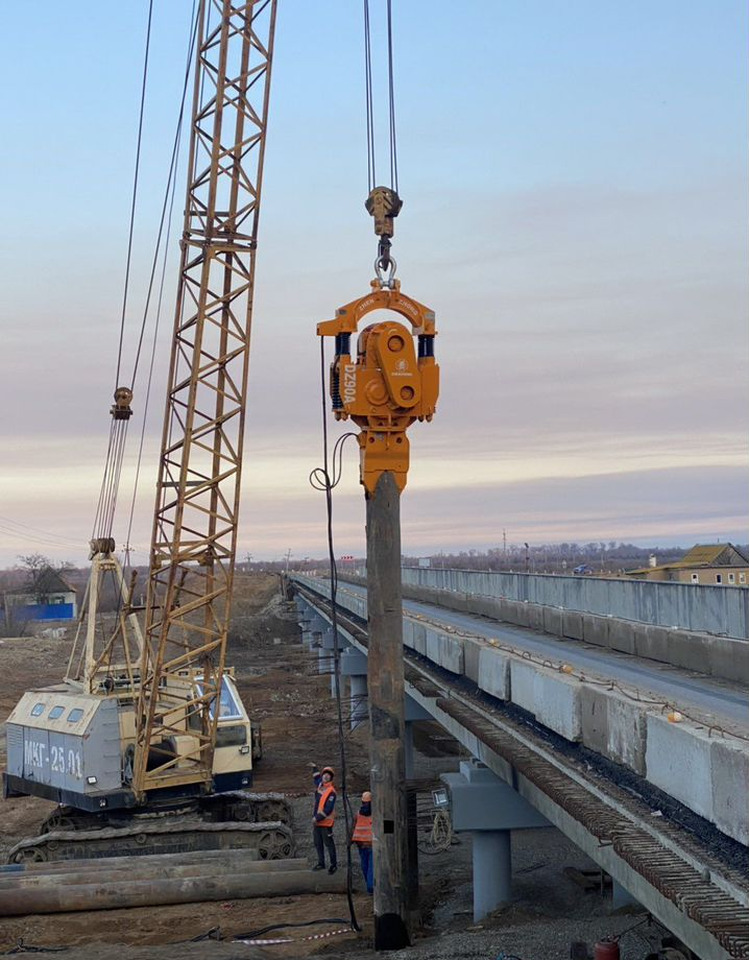 Вибропогружатель DZ90A - Навесное оборудование: фото 4 Вибропогружатель DZ90A - Навесное оборудование: фото 4