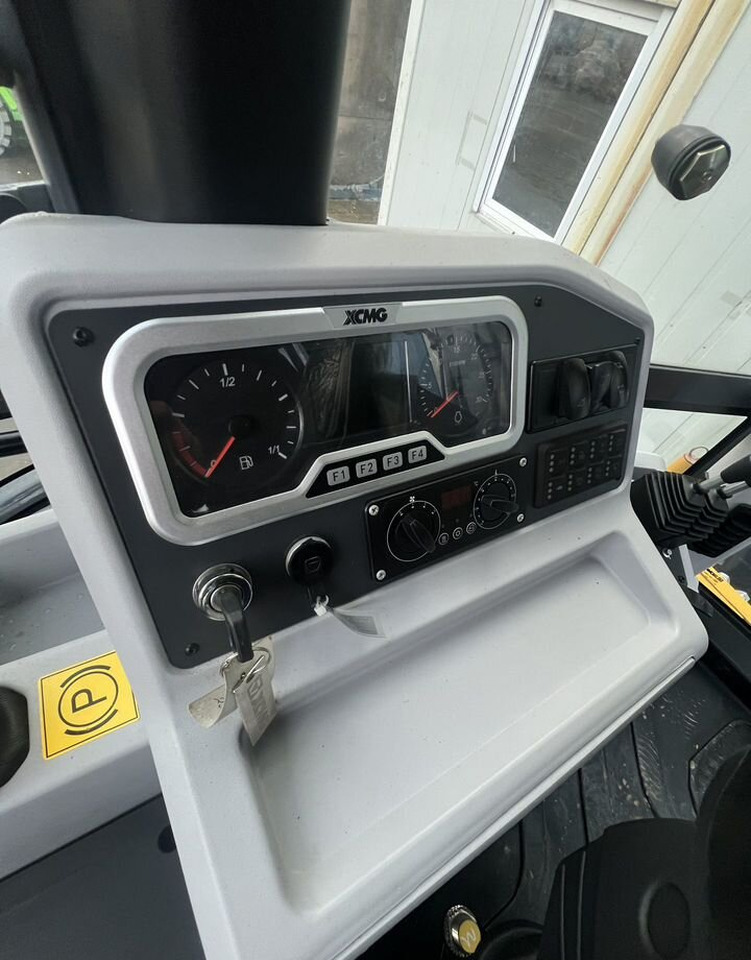 Новый Экскаватор-погрузчик XCMG XC8-S2570: фото 12