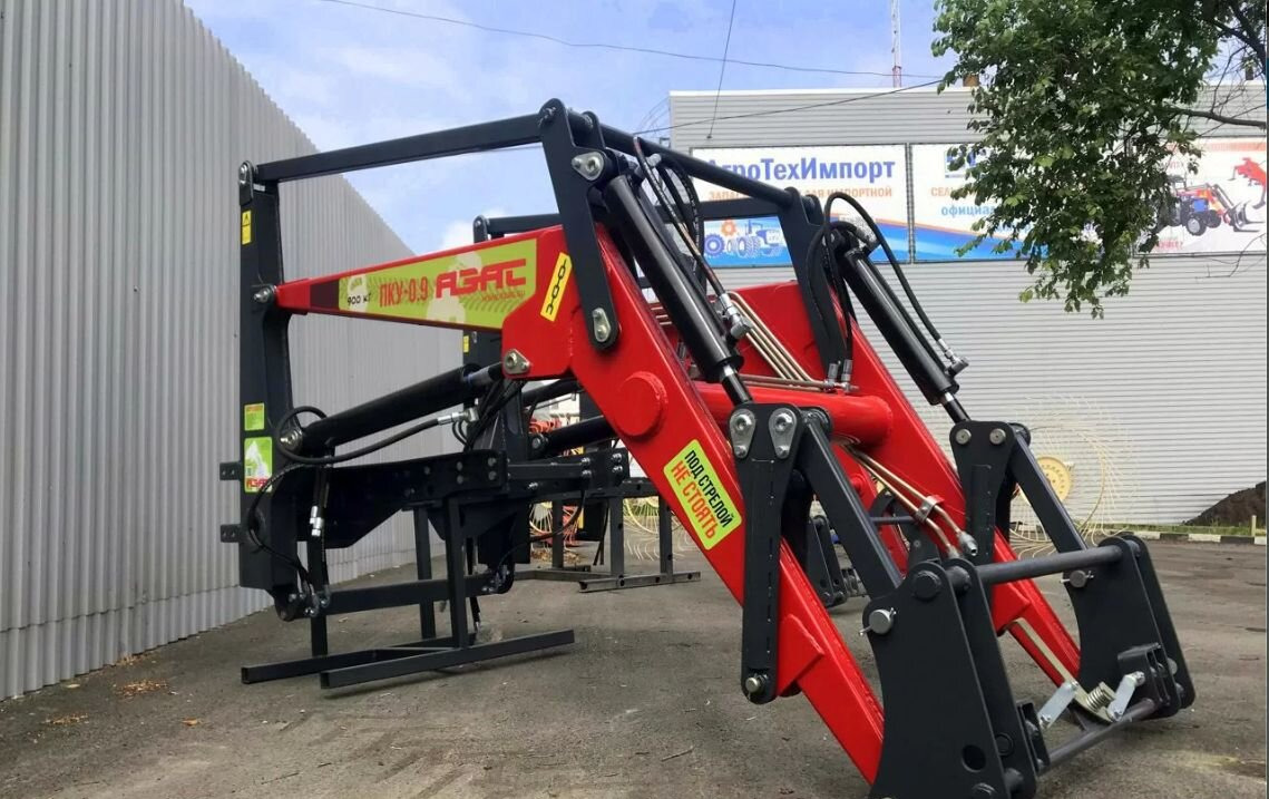 АЗАС ПКУ-0,9 - Фронтальный погрузчик для трактора: фото 1 АЗАС ПКУ-0,9 - Фронтальный погрузчик для трактора: фото 1