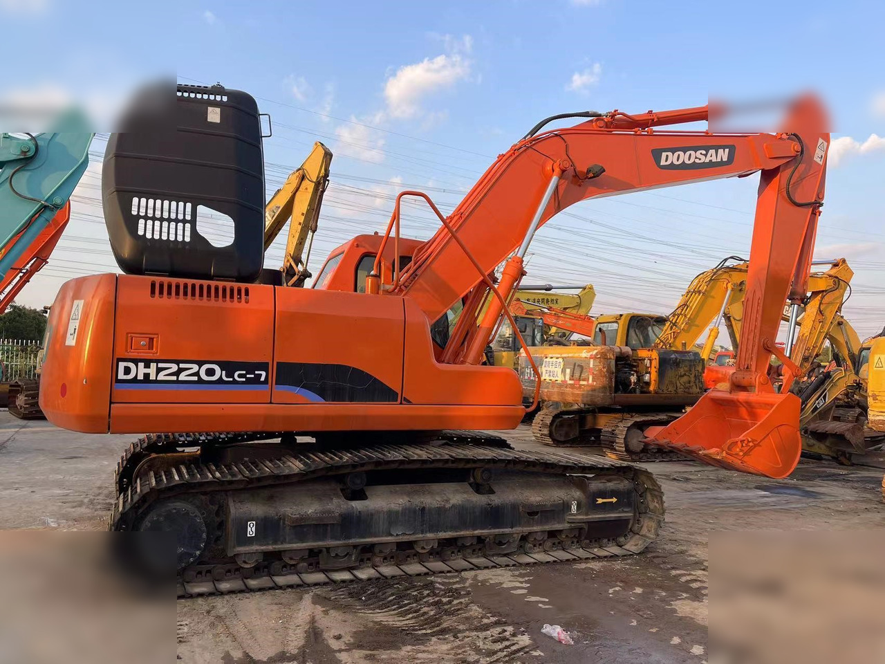 DOOSAN DH220 LC-7 - Гусеничный экскаватор: фото 2 DOOSAN DH220 LC-7 - Гусеничный экскаватор: фото 2