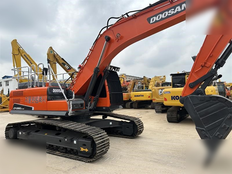 DOOSAN DX260 LC - Гусеничный экскаватор: фото 3 DOOSAN DX260 LC - Гусеничный экскаватор: фото 3