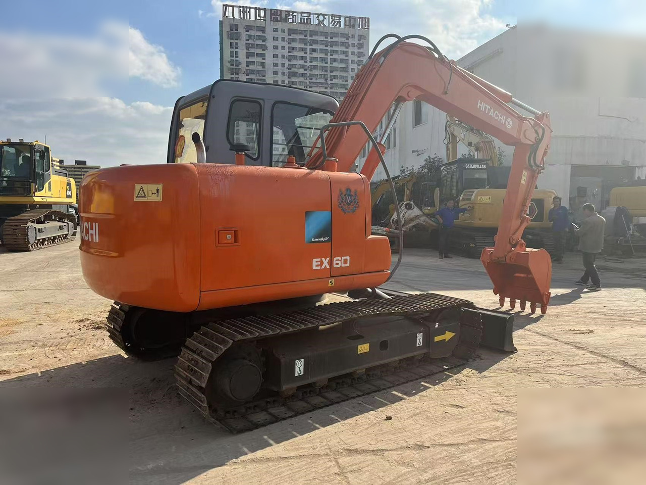 HITACHI EX60 - Гусеничный экскаватор: фото 2 HITACHI EX60 - Гусеничный экскаватор: фото 2