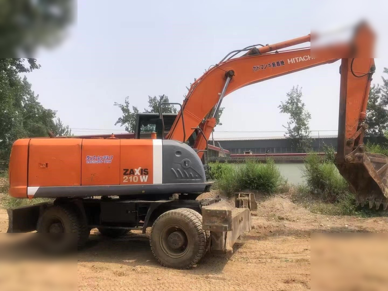 HITACHI ZX210W - Колёсный экскаватор: фото 2 HITACHI ZX210W - Колёсный экскаватор: фото 2