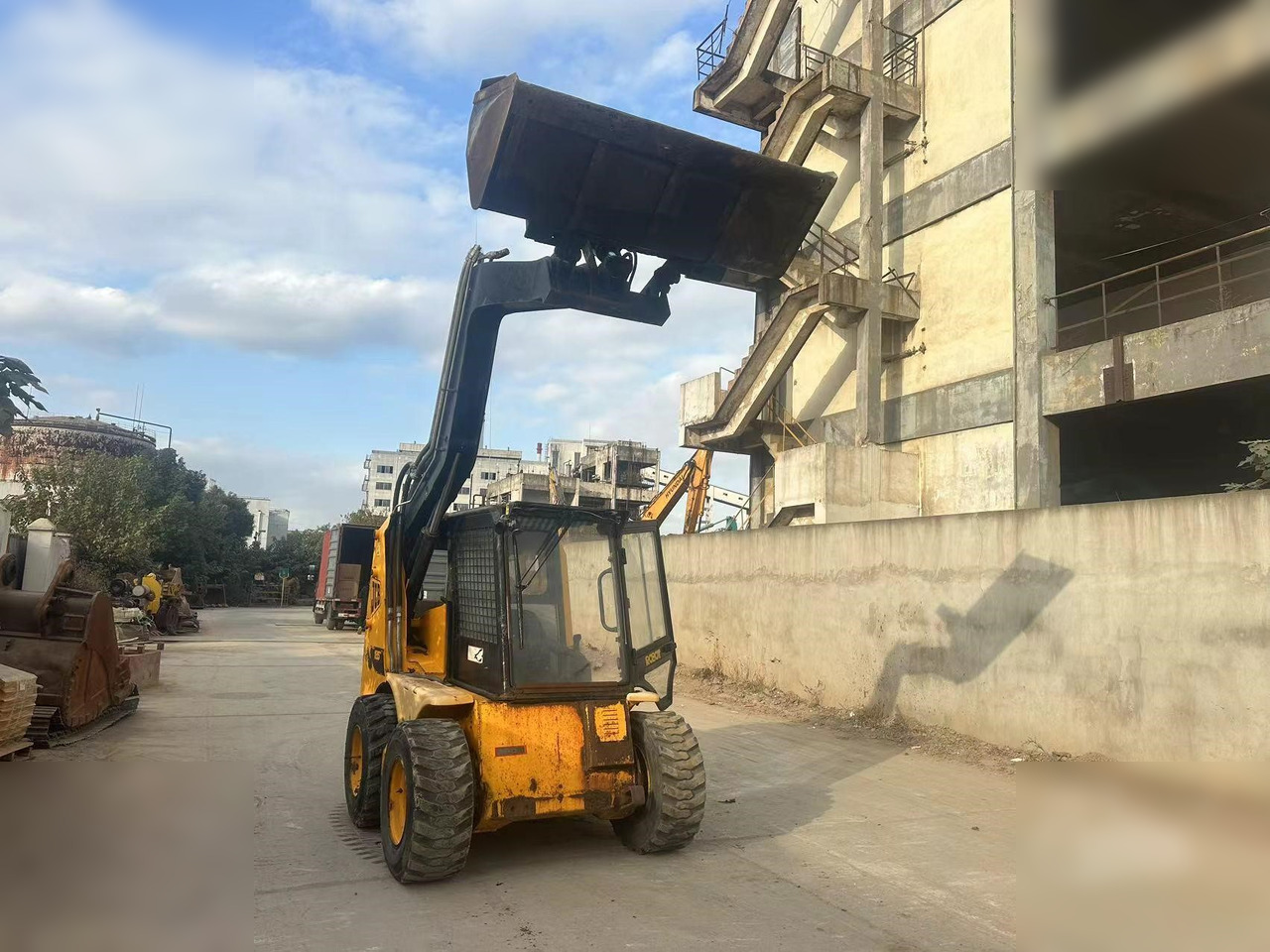 JCB 185 - Мини-погрузчик с бортовым поворотом: фото 3 JCB 185 - Мини-погрузчик с бортовым поворотом: фото 3