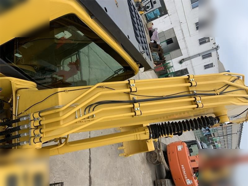Гусеничный экскаватор KOMATSU PC200-8: фото 8