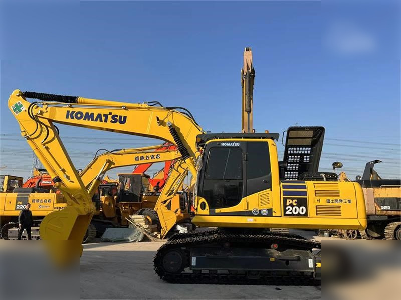 KOMATSU PC200-8N1 - Гусеничный экскаватор: фото 1 KOMATSU PC200-8N1 - Гусеничный экскаватор: фото 1