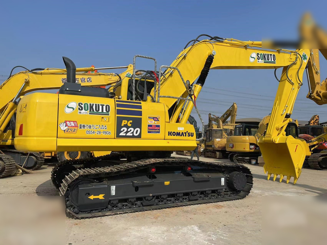 KOMATSU PC220-8 - Гусеничный экскаватор: фото 1 KOMATSU PC220-8 - Гусеничный экскаватор: фото 1