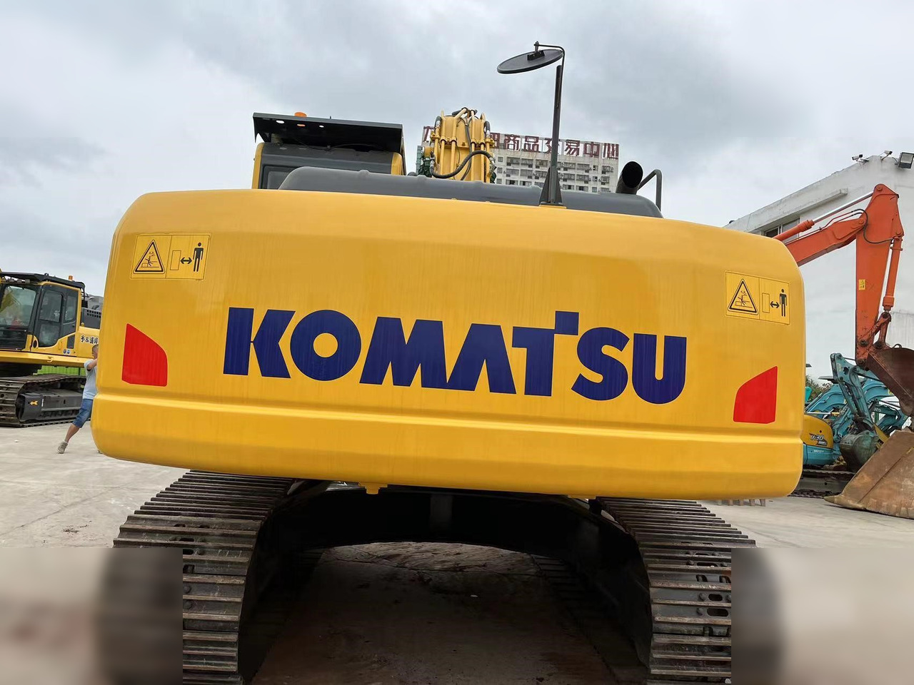 KOMATSU PC220-8 - Гусеничный экскаватор: фото 4 KOMATSU PC220-8 - Гусеничный экскаватор: фото 4