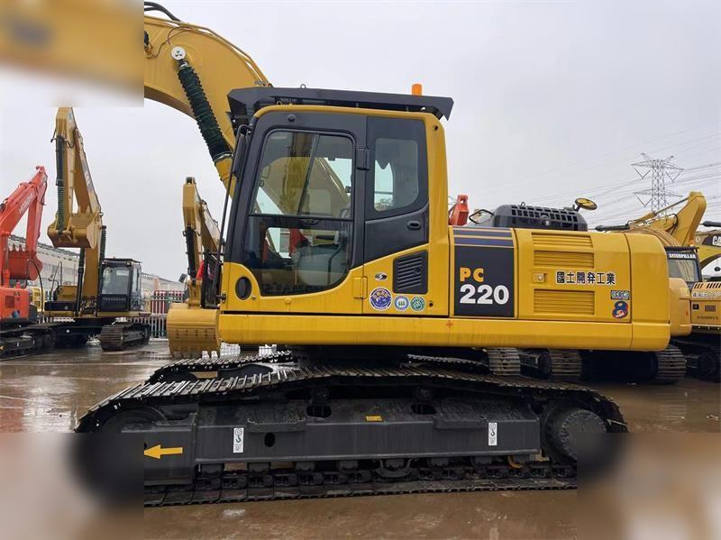 KOMATSU PC220-8 - Гусеничный экскаватор: фото 4 KOMATSU PC220-8 - Гусеничный экскаватор: фото 4