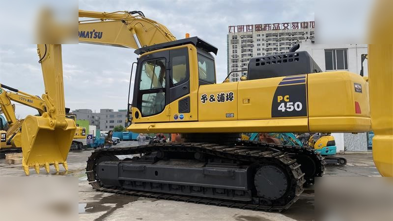 KOMATSU PC450-8 - Гусеничный экскаватор: фото 1 KOMATSU PC450-8 - Гусеничный экскаватор: фото 1