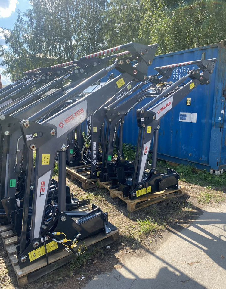 Metal-Fach T-219 800 - Фронтальный погрузчик для трактора: фото 1 Metal-Fach T-219 800 - Фронтальный погрузчик для трактора: фото 1