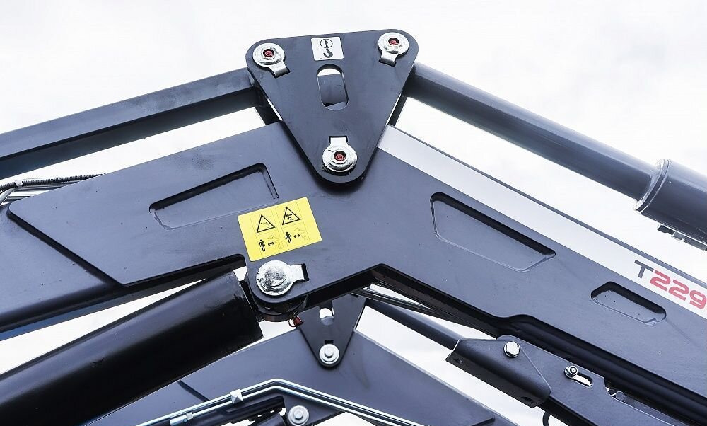 Metal-Fach Т-229 1300S - Фронтальный погрузчик для трактора: фото 3 Metal-Fach Т-229 1300S - Фронтальный погрузчик для трактора: фото 3