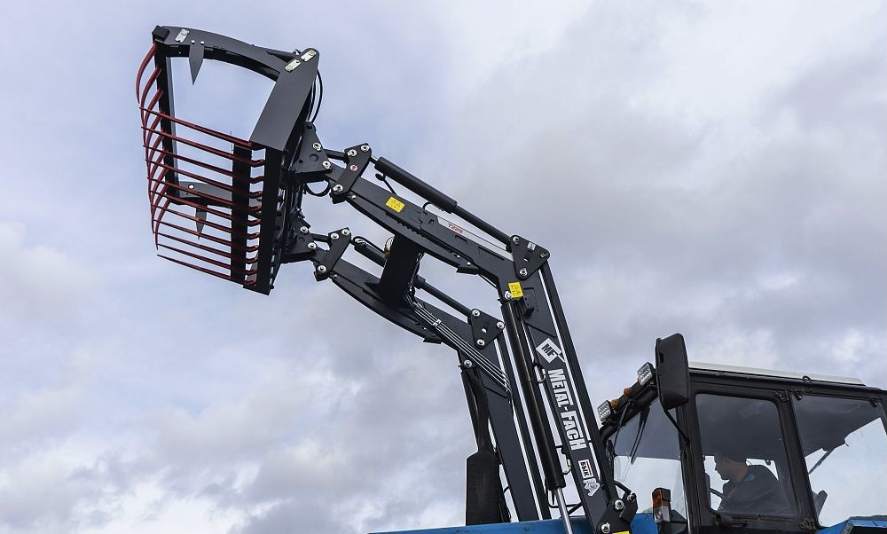 Metal-Fach Т-229 1300S - Фронтальный погрузчик для трактора: фото 1 Metal-Fach Т-229 1300S - Фронтальный погрузчик для трактора: фото 1