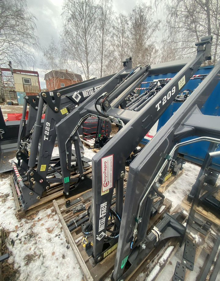 Metal-Fach T209 - Фронтальный погрузчик для трактора: фото 1 Metal-Fach T209 - Фронтальный погрузчик для трактора: фото 1