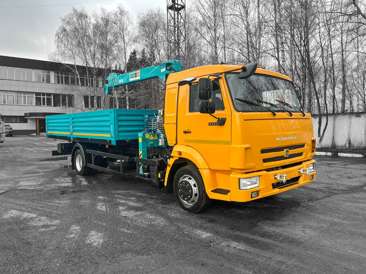 КАМАЗ Камаз 4308 бортовой с КМУ HYUNDAI EVERDIGM HLC 3014 - Бортовой грузовик/ Платформа, Автоманипулятор: фото 1 КАМАЗ Камаз 4308 бортовой с КМУ HYUNDAI EVERDIGM HLC 3014 - Бортовой грузовик/ Платформа, Автоманипулятор: фото 1