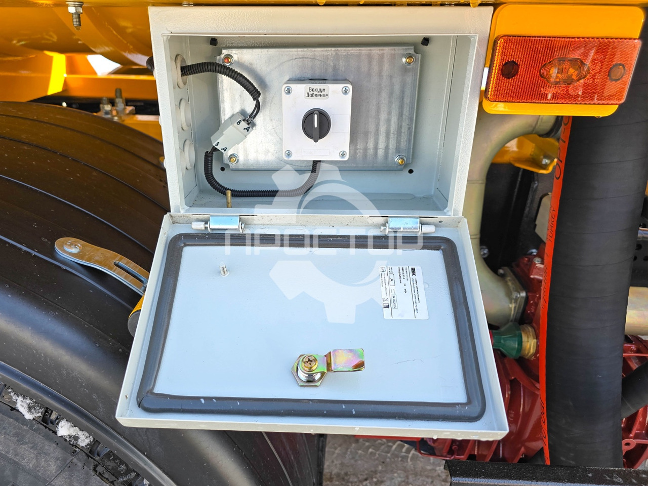 Новый Ассенизатор, илосос КАМАЗ Камаз 65116 МВ-10: фото 11