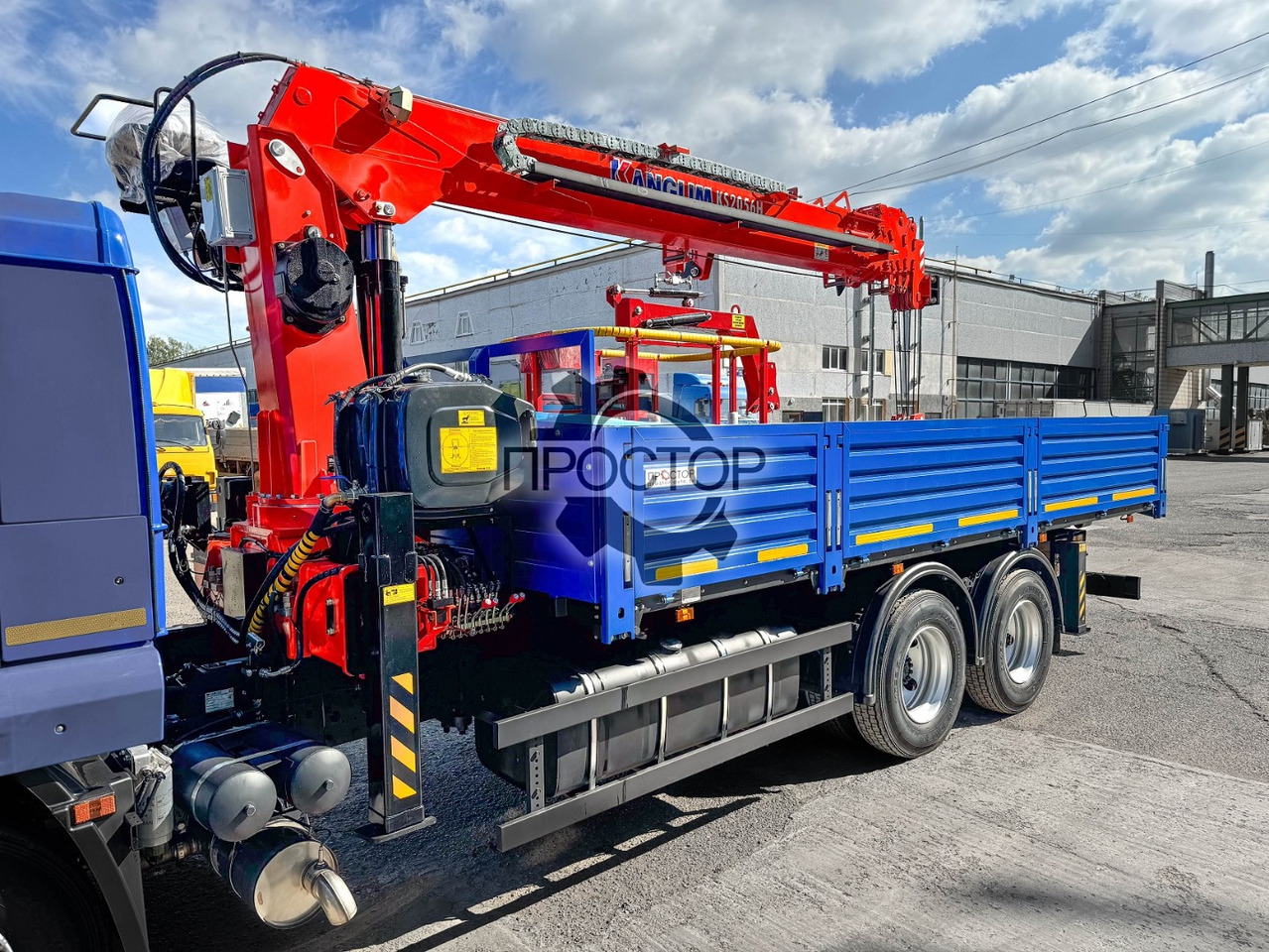 КАМАЗ Камаз 65117 бортовой с КМУ Kanglim KS 2056 H (с буром) - Бортовой грузовик/ Платформа, Автоманипулятор: фото 4 КАМАЗ Камаз 65117 бортовой с КМУ Kanglim KS 2056 H (с буром) - Бортовой грузовик/ Платформа, Автоманипулятор: фото 4