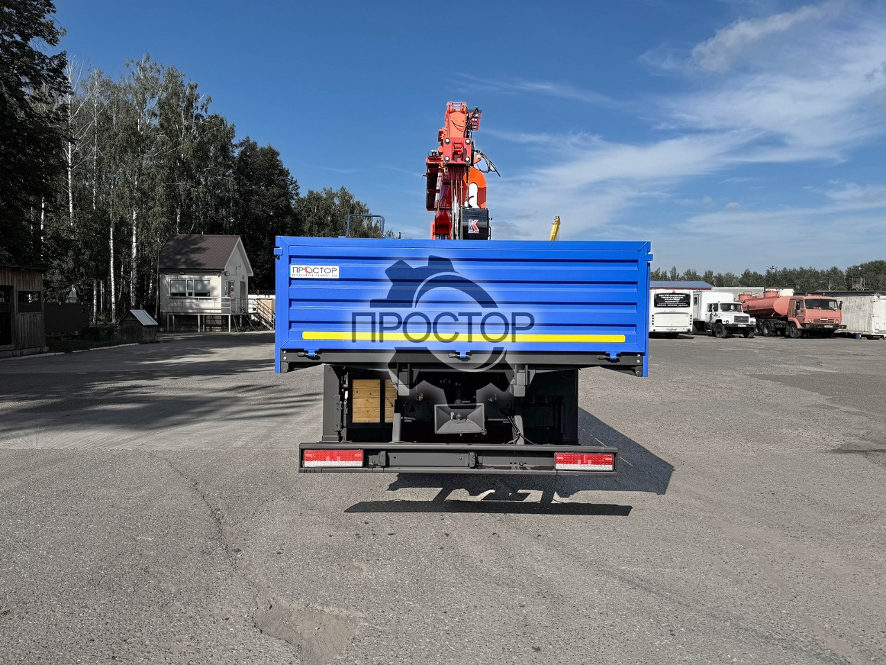 Новый Бортовой грузовик/ Платформа, Автоманипулятор КАМАЗ Камаз 65117 бортовой с КМУ Kanglim KS 2056 H (с буром): фото 10