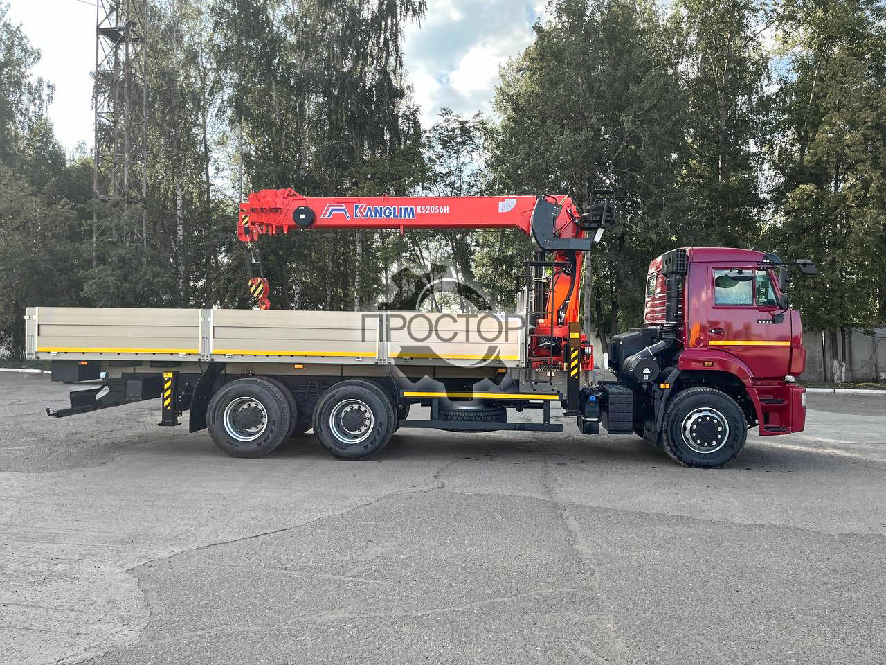 КАМАЗ Камаз 6520 бортовой с КМУ Kanglim KS 2056 H - Бортовой грузовик/ Платформа, Автоманипулятор: фото 2 КАМАЗ Камаз 6520 бортовой с КМУ Kanglim KS 2056 H - Бортовой грузовик/ Платформа, Автоманипулятор: фото 2