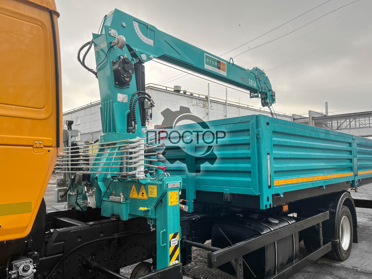 Камаз 4308 бортовой с КМУ HYUNDAI EVERDIGM HLC 3014 - Бортовой грузовик/ Платформа, Автоманипулятор: фото 4 Камаз 4308 бортовой с КМУ HYUNDAI EVERDIGM HLC 3014 - Бортовой грузовик/ Платформа, Автоманипулятор: фото 4