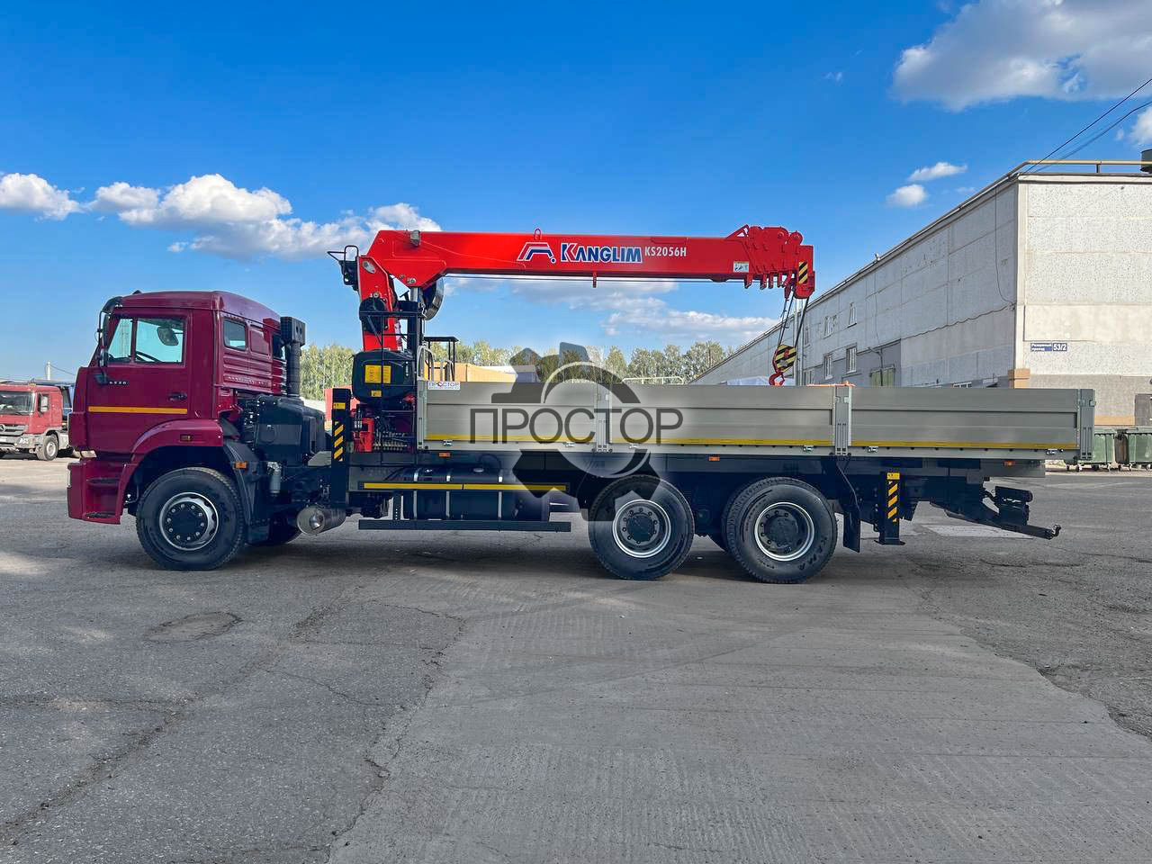 Камаз 6520 бортовой с КМУ Kanglim KS 2056 H - Бортовой грузовик/ Платформа, Автоманипулятор: фото 1 Камаз 6520 бортовой с КМУ Kanglim KS 2056 H - Бортовой грузовик/ Платформа, Автоманипулятор: фото 1