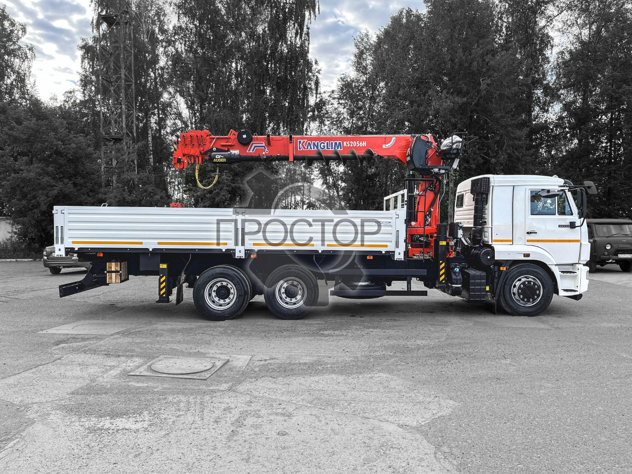 Новый Бортовой грузовик/ Платформа, Автоманипулятор Камаз Камаз 65115 бортовой с КМУ Kanglim KS 2056 H (с буром): фото 8