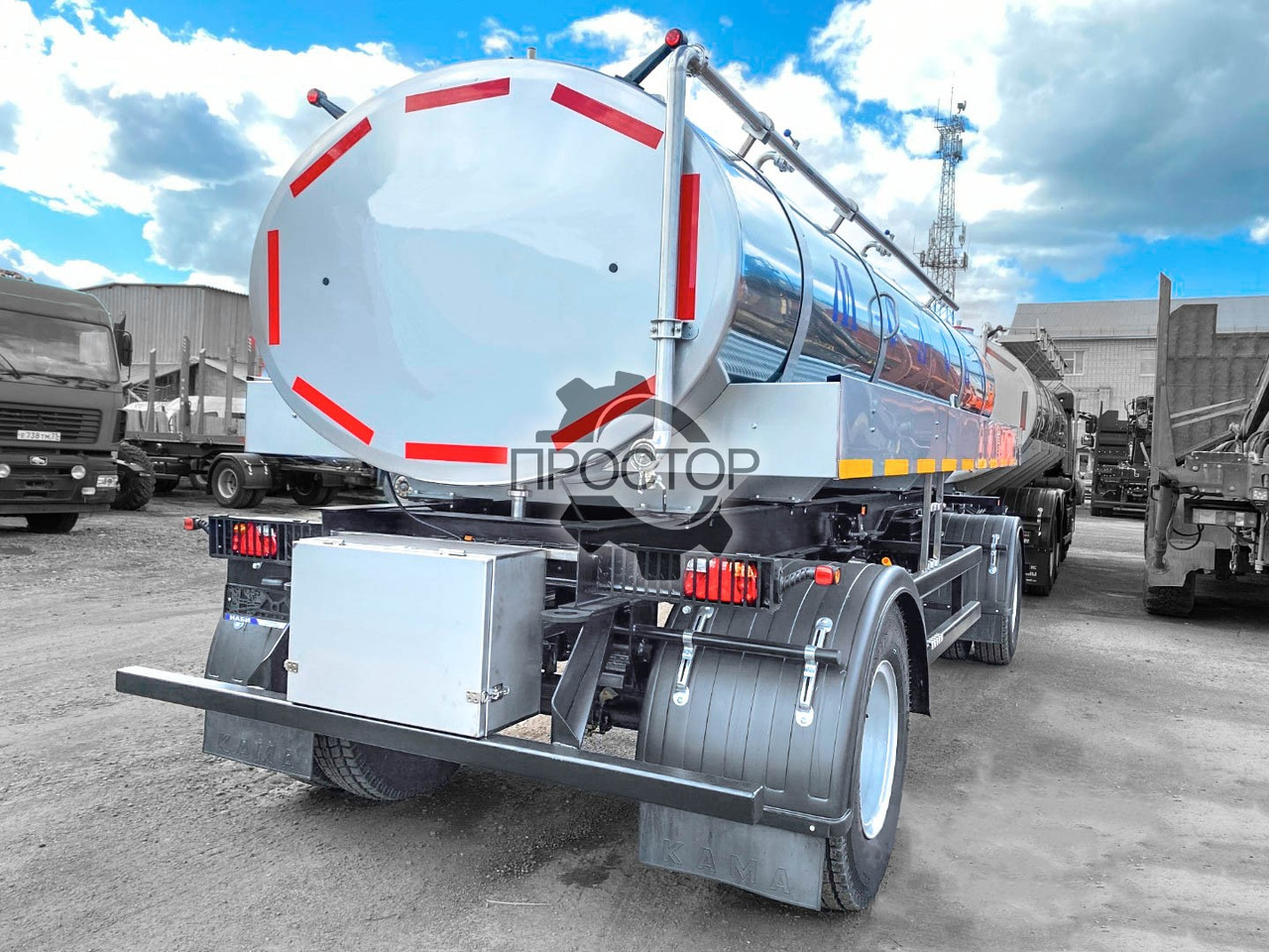 Прицеп цистерна для пищевых жидкостей (молоковоз) - Прицеп-цистерна: фото 2 Прицеп цистерна для пищевых жидкостей (молоковоз) - Прицеп-цистерна: фото 2