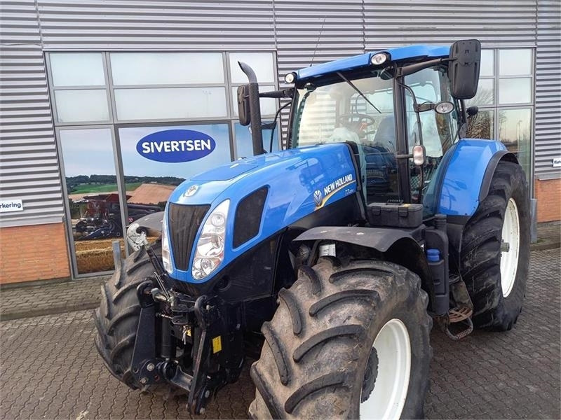 New Holland T7.220 - Трактор: фото 1 New Holland T7.220 - Трактор: фото 1
