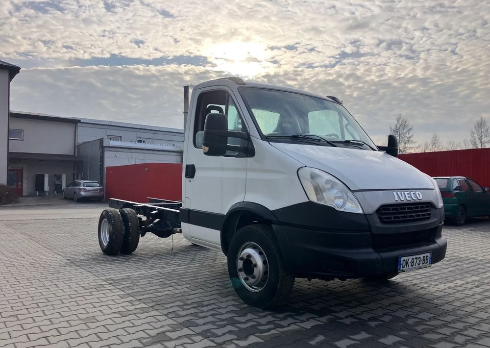 Iveco DAILY 70C17 RAMO DO ZABUDOWY,super stan - Грузовик-шасси: фото 2 Iveco DAILY 70C17 RAMO DO ZABUDOWY,super stan - Грузовик-шасси: фото 2