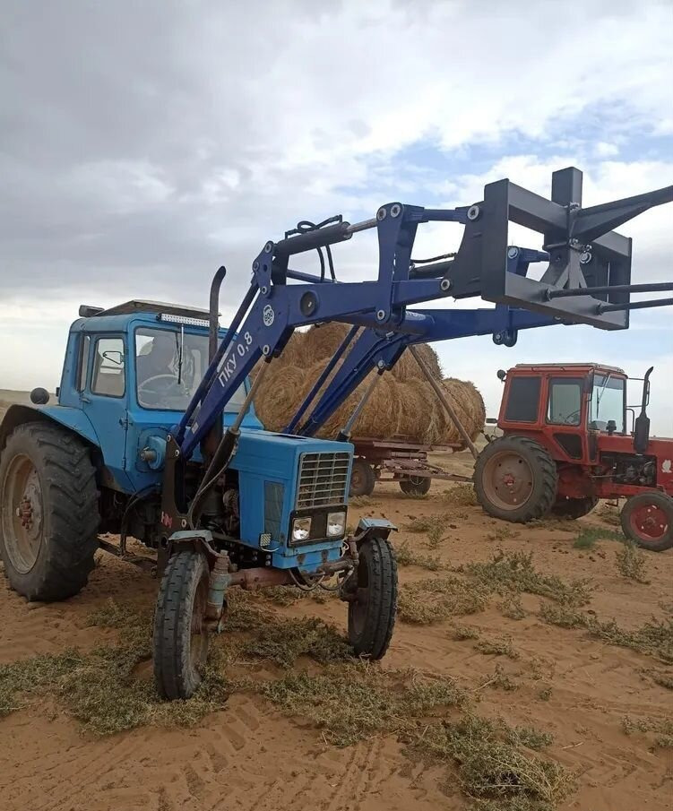 Агромаш-комплект ПКУ-0.8 - Фронтальный погрузчик для трактора: фото 1 Агромаш-комплект ПКУ-0.8 - Фронтальный погрузчик для трактора: фото 1