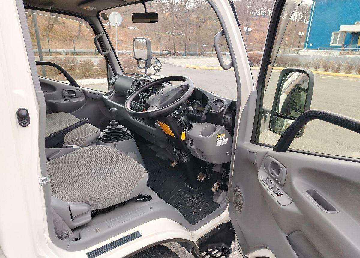 Тентованный грузовик Toyota Dyna: фото 13 Тентованный грузовик Toyota Dyna: фото 13
