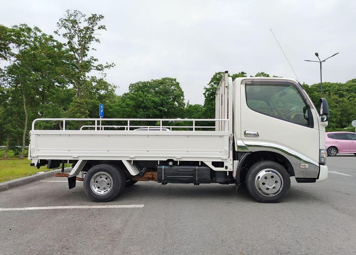 Toyota Dyna - Бортовой грузовик/ Платформа: фото 1 Toyota Dyna - Бортовой грузовик/ Платформа: фото 1