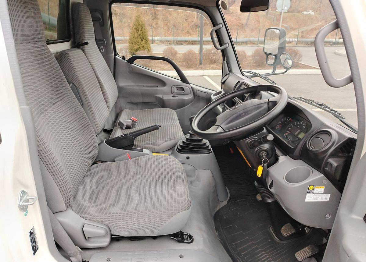 Тентованный грузовик Toyota Dyna: фото 12 Тентованный грузовик Toyota Dyna: фото 12